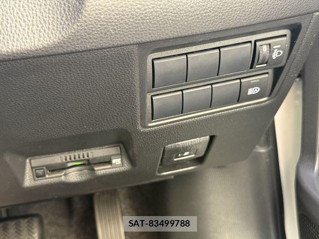 Toyota YARIS 2021-08 8884702-26