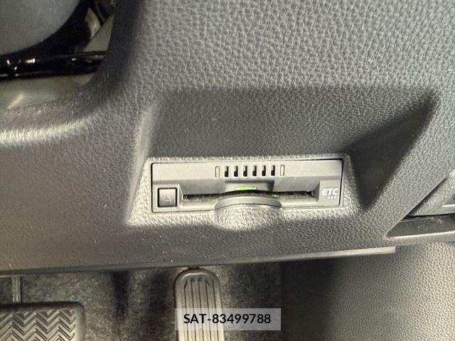 Toyota YARIS 2021-08 8884702-27