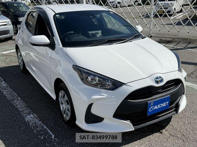 Toyota YARIS 2021-08 8884702-2