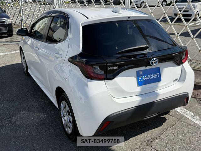 Toyota YARIS 2021-08 8884702-6