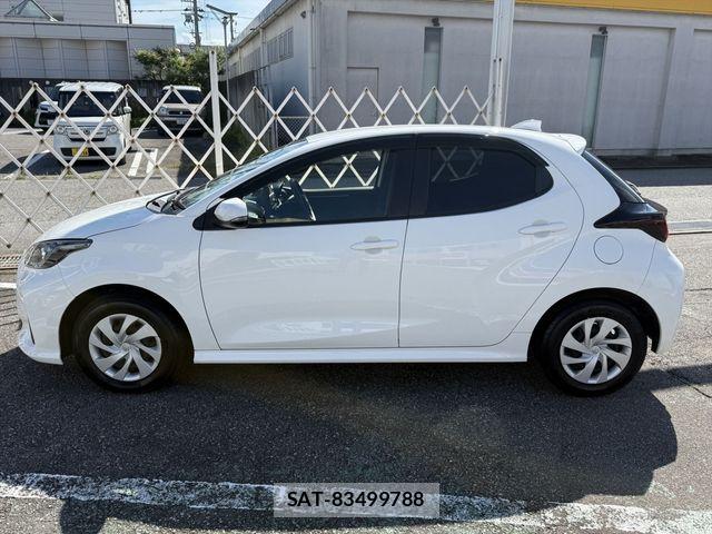 Toyota YARIS 2021-08 8884702-7