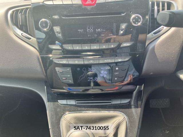 Chrysler YPSILON 2014-11 1268854-15