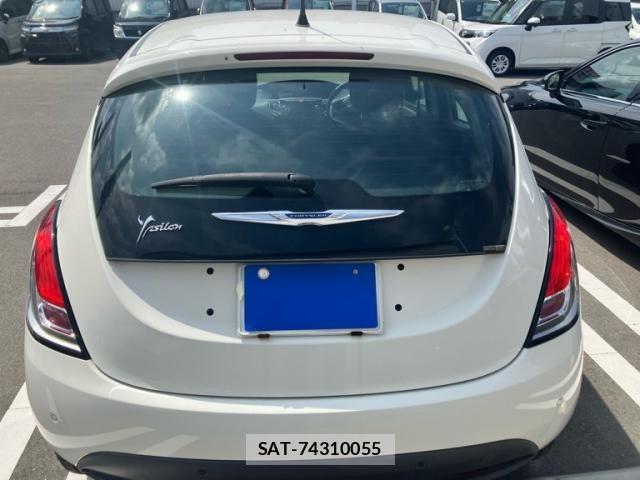 Chrysler YPSILON 2014-11 1268854-1