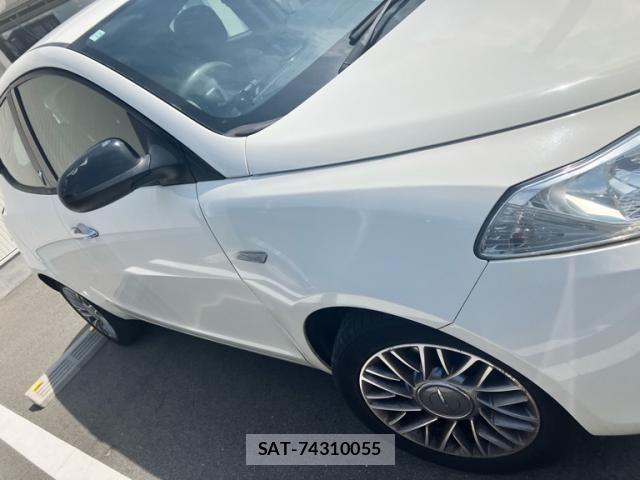 Chrysler YPSILON 2014-11 1268854-3