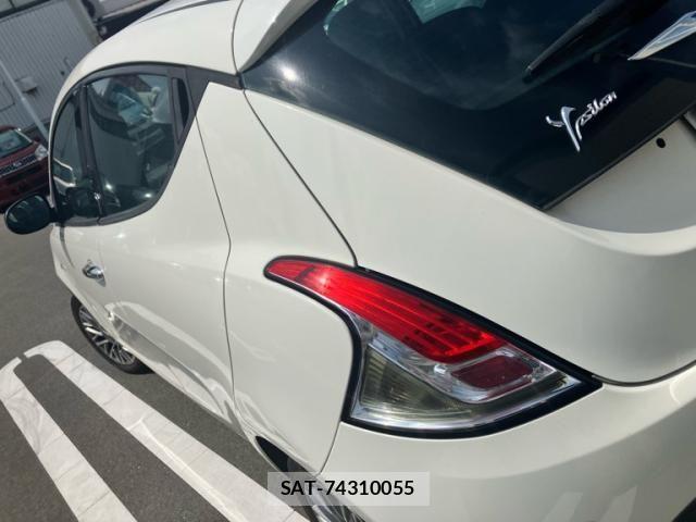 Chrysler YPSILON 2014-11 1268854-5