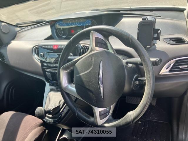 Chrysler YPSILON 2014-11 1268854-8