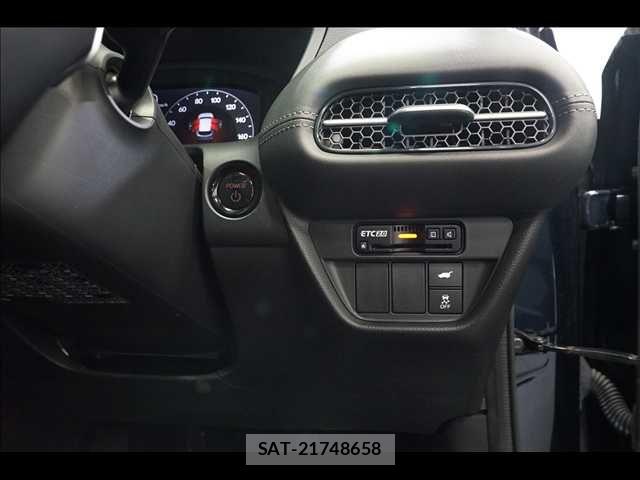 Honda ZR-V 2023-08 8102993-13