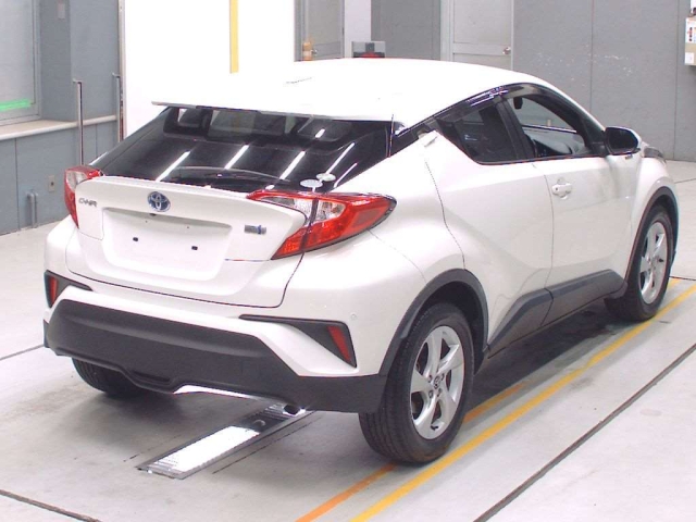 Toyota C-HR 2017 445240-1