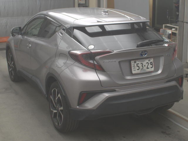 Toyota C-HR 2017 445243-1