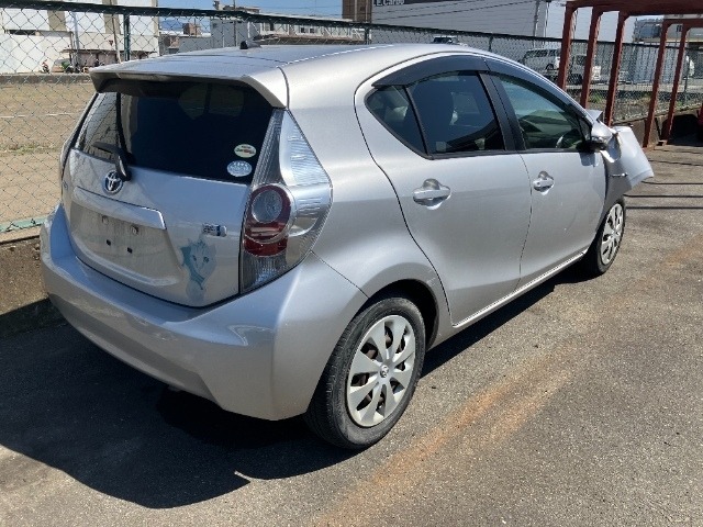 Toyota AQUA 2012 456208-1