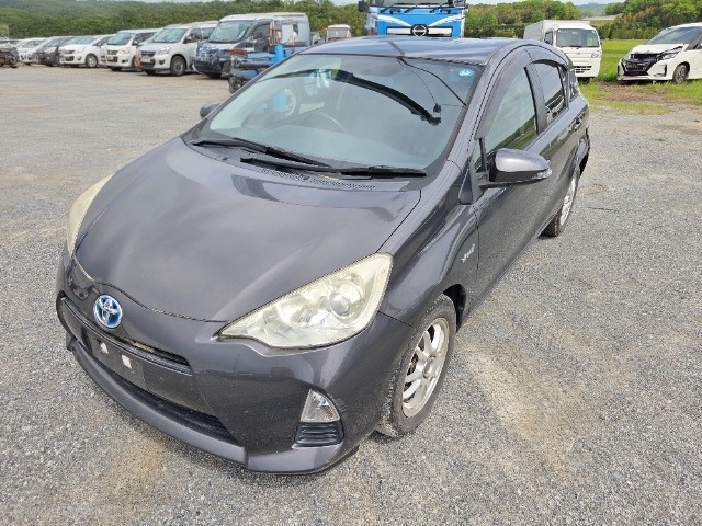 Toyota AQUA 2013 456212-2