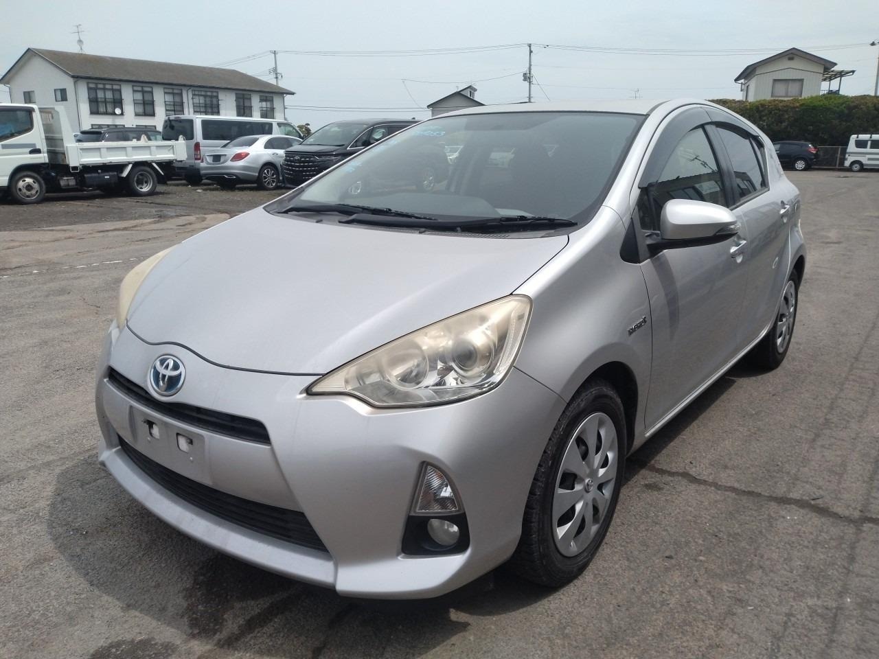 Toyota AQUA 2013 456215-2