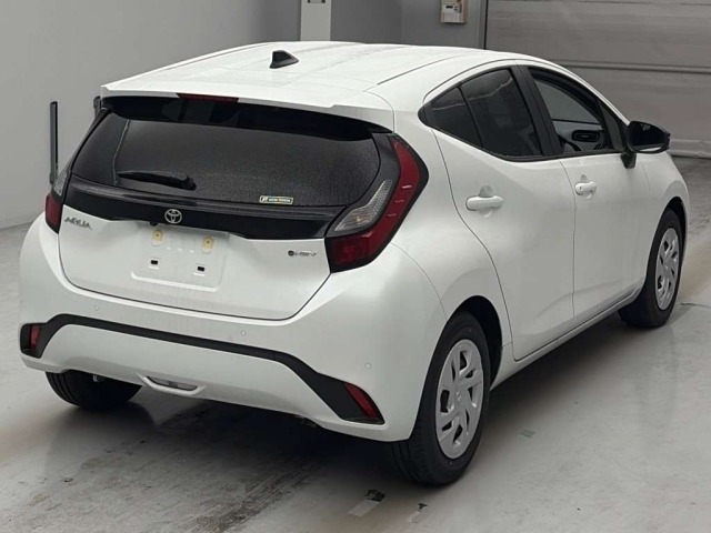 Toyota AQUA 2025 457469-1