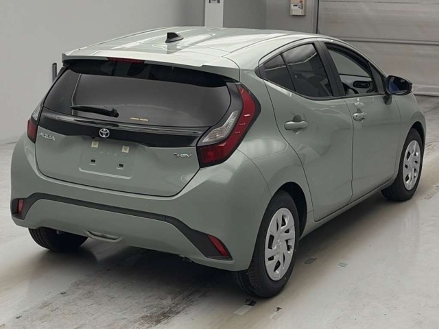 Toyota AQUA 2025 457470-1