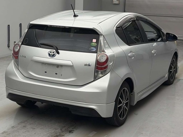 Toyota AQUA 2013 457480-1