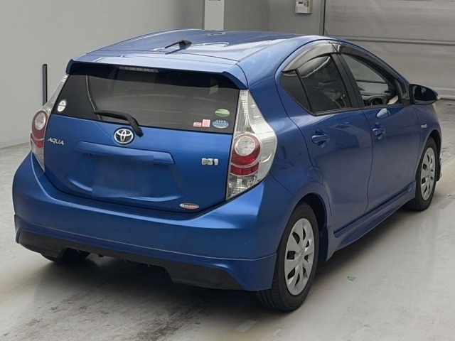 Toyota AQUA 2012 457483-1
