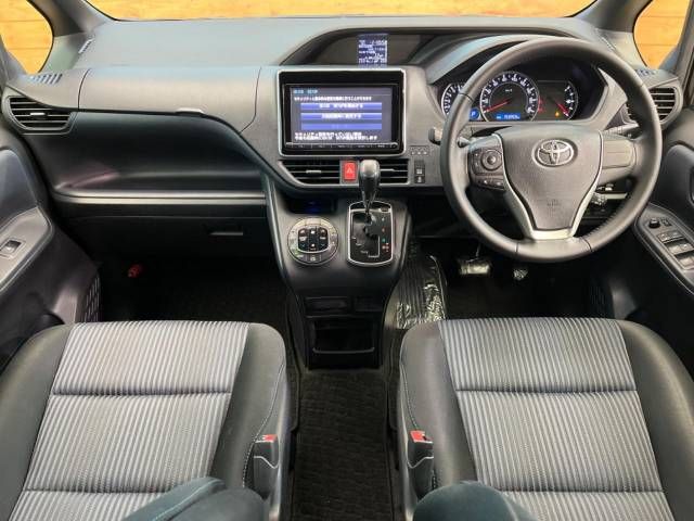 Toyota VOXY 2014-10 180290-1