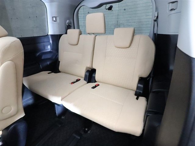 Toyota NOAH HYBRID 2014-09 180370-7