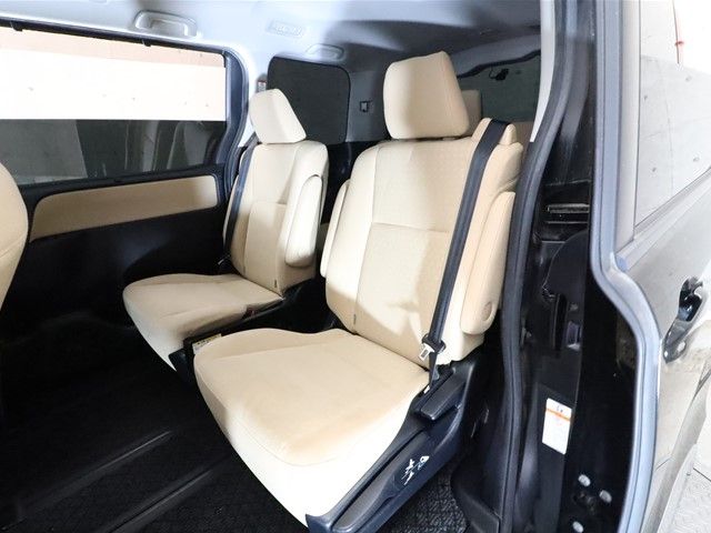 Toyota NOAH HYBRID 2014-09 180370-6