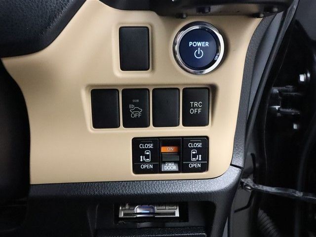 Toyota NOAH HYBRID 2014-09 180370-10