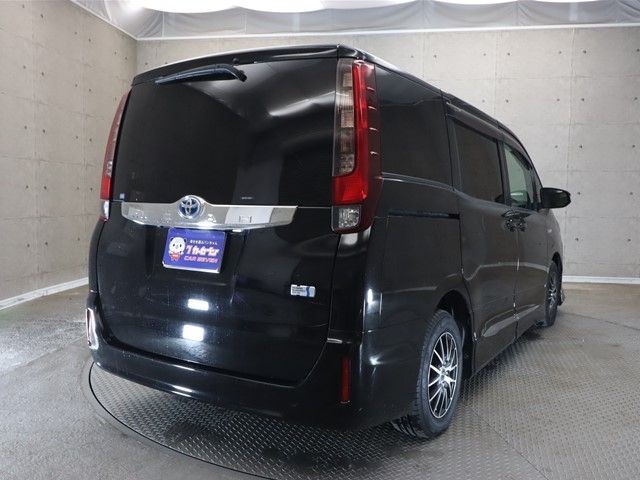 Toyota NOAH HYBRID 2014-09 180370-1