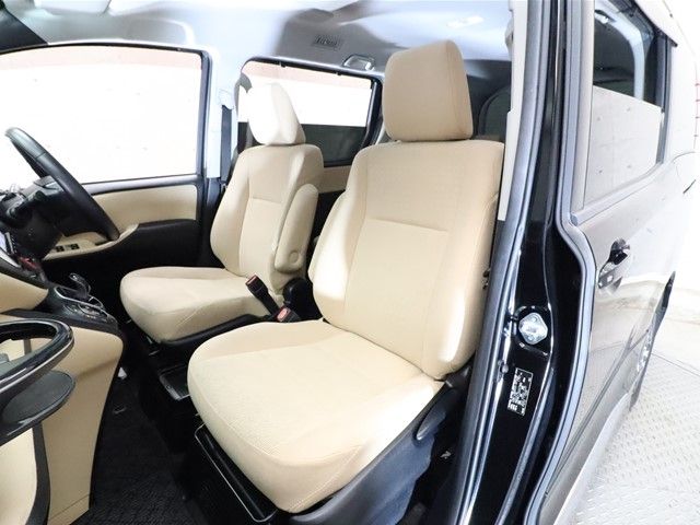 Toyota NOAH HYBRID 2014-09 180370-5