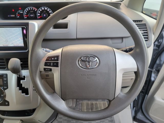 Toyota NOAH 2013-12 180284-21