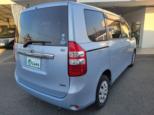 Toyota NOAH 2013-12 180284-13