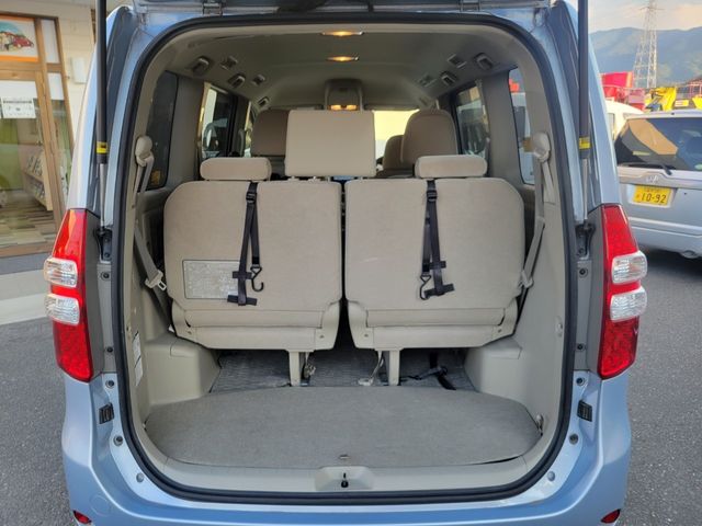 Toyota NOAH 2013-12 180284-12