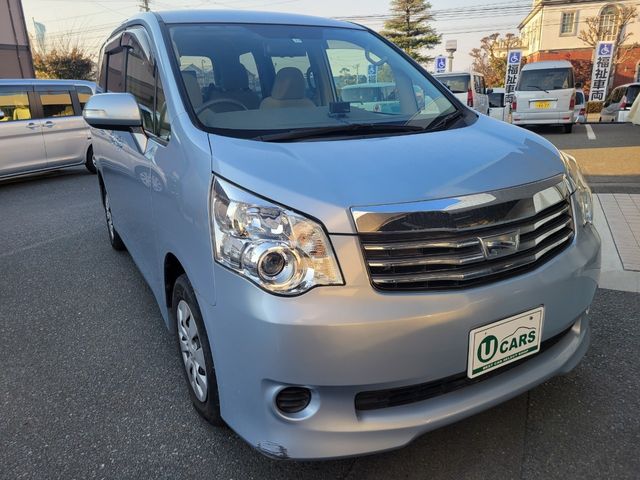 Toyota NOAH 2013-12 180284-0
