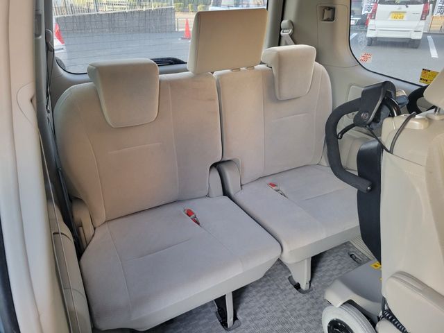 Toyota NOAH 2013-12 180284-11