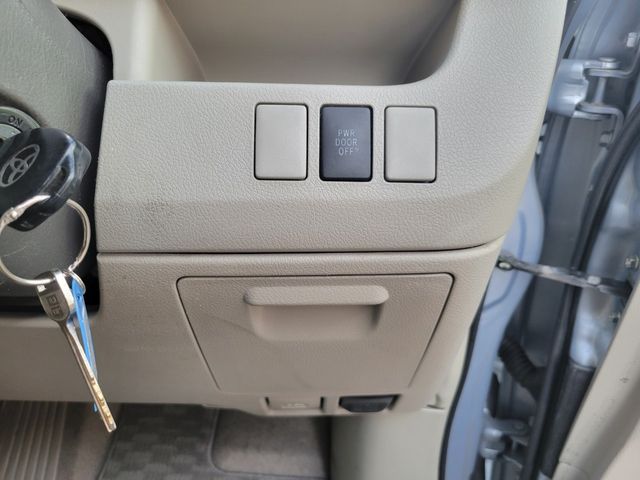 Toyota NOAH 2013-12 180284-19