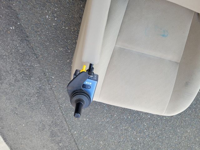 Toyota NOAH 2013-12 180284-7