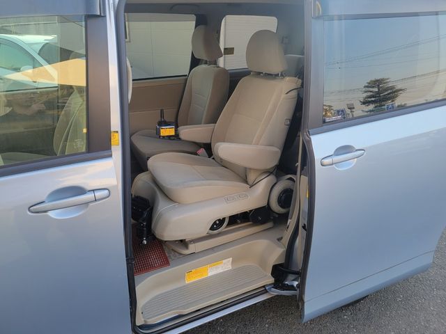 Toyota NOAH 2013-12 180284-10