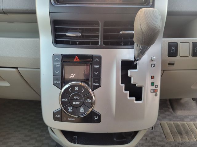 Toyota NOAH 2013-12 180284-22