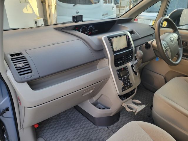 Toyota NOAH 2013-12 180284-26