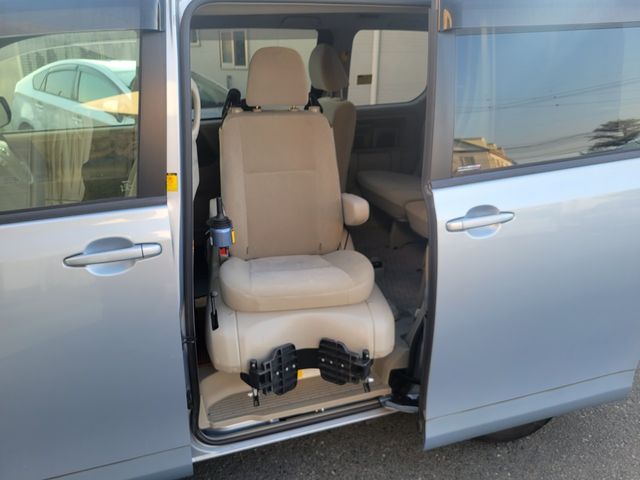 Toyota NOAH 2013-12 180284-9