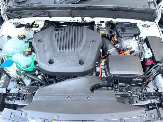 Volvo XC40 2021-11 180318-19