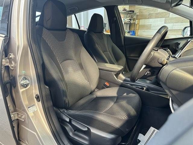 Toyota PRIUS 2016-10 180301-10