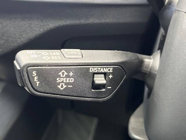 Audi Q2 2017-11 191178-5
