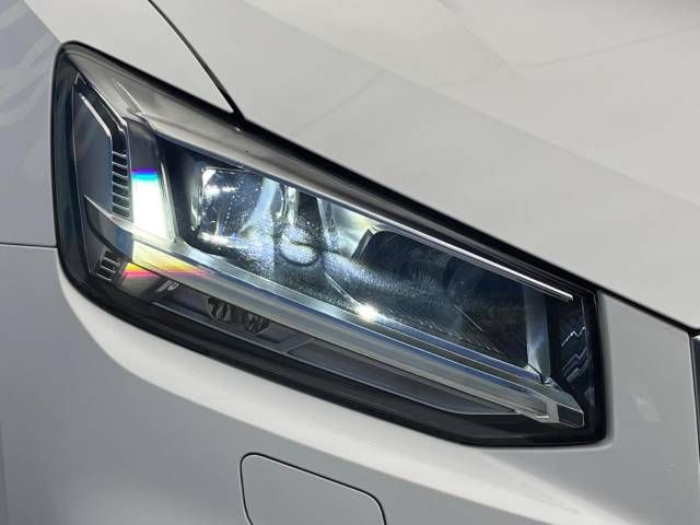 Audi Q2 2017-11 191178-13