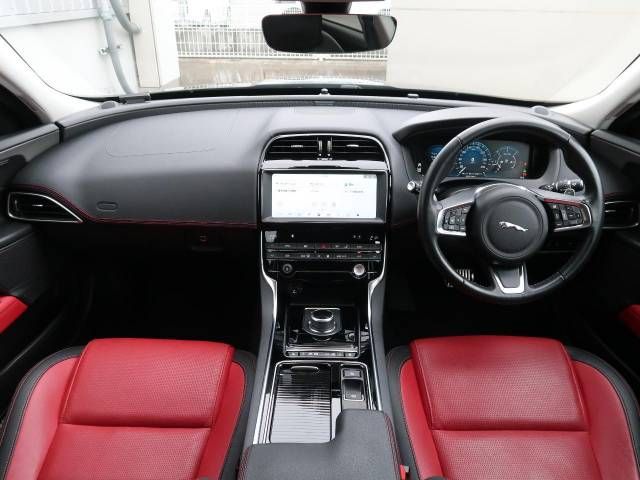 Jaguar XE 2018-12 20018-1