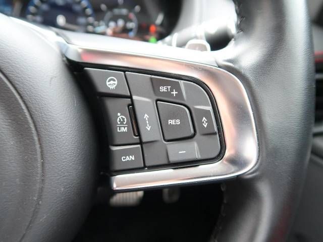 Jaguar XE 2018-12 20018-3