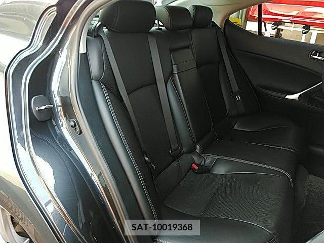Lexus IS 2011-08 304441-11