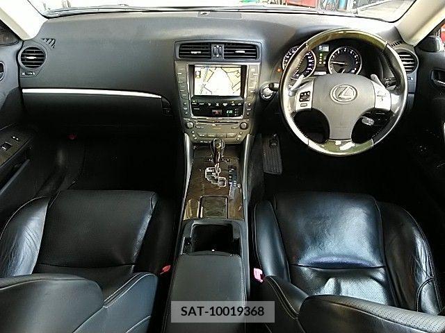 Lexus IS 2011-08 304441-1