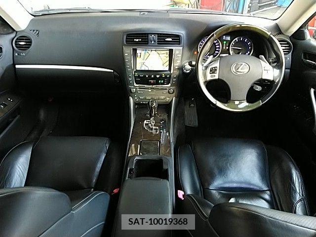 Lexus IS 2011-08 304441-8