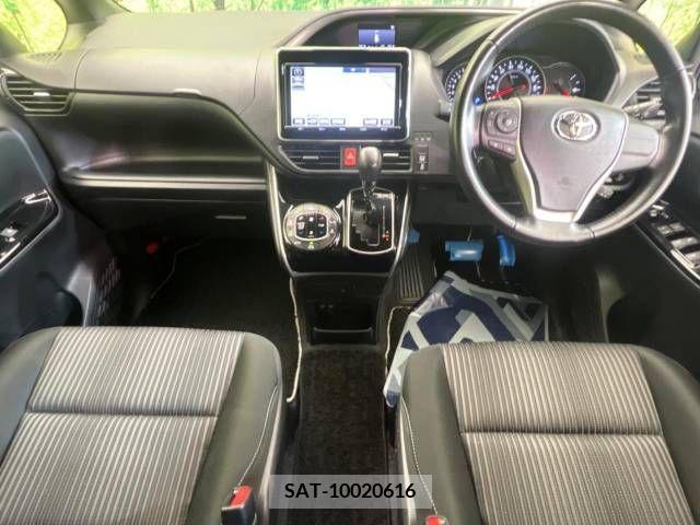 Toyota VOXY 2018-07 337580-1