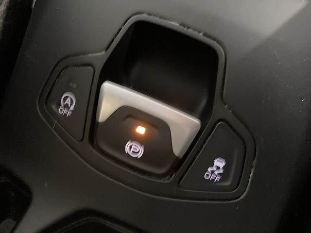 Jeep RENEGADE 2018-01 23847-9