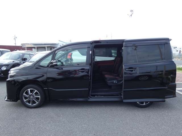 Toyota VOXY 2019-01 22546-7