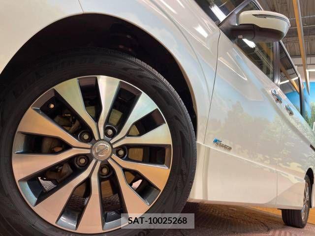 Nissan SERENA 2017-06 251057-12